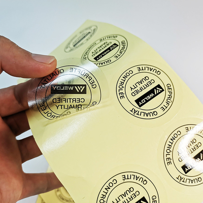 Papel sintético autoadesivo do filme claro do ANIMAL DE ESTIMAÇÃO de Flexo das etiquetas da etiqueta de esparadrapo do vinil BOPP